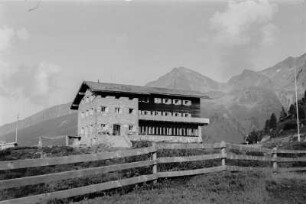 Wohnhaus : Wohnhaus in einem Tal.