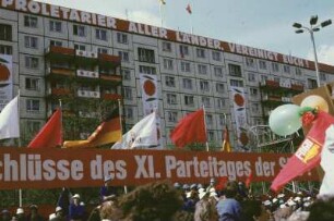 DDR. Berlin-Mitte, Karl-Marx-Allee. Demonstration zum Ersten Mai