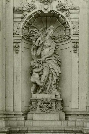 Dresden, Zwinger, Kronentor, Figur der Ceres