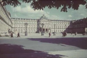 Stuttgart. Neues Schloss (1746/1807). Haupteingangsfront