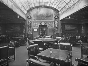 Hochseepassagierdampfer "Imperator" der Hapag Hamburg (Hamburg-Amerika-Linie). Herrensalon (wohl I. Klasse) mit tonnengewölbtem Glasdach
