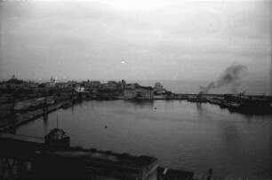 Constanta: Blick vom Getreidespeicher auf Hafenbecken und Stadt