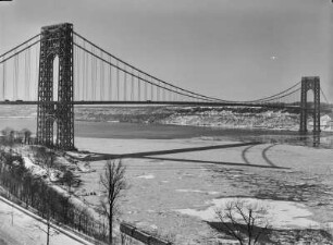 George-Washington-Brücke über den Hudson River im Winter