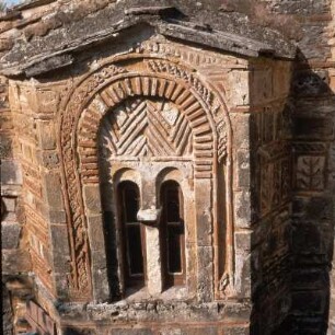 Arta (Epirus) Ziegeldekoration 13. Jh. An der Seitenapsis der Klosterkirche Kato Panagia
