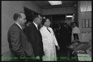 Besuch von Prof. Glenn Theodor Seaborg (Nobelpreisträger und Präsident der United States Atomic Energy Commission (USAEC)) am Kernforschungszentrum Karlsruhe (KfK)