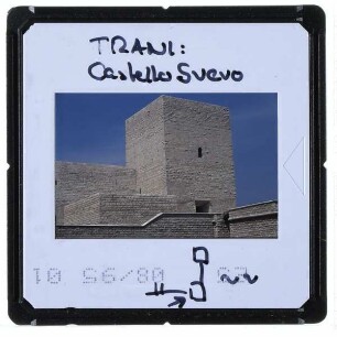 Trani, Kastell : Ostturm Seeseite