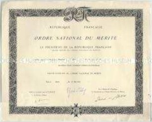 Verleihungsurkunde zum Nationalen Verdienstorden (Ordre national du Mérite)