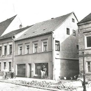 Pegau, Breitstraße 20/Ecke Vorwerk. Wohnhaus mit Laden (um 1800/um 1850), Straßenansicht