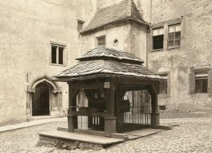 Schloss Rochsburg, Brunnenhaus im inneren Schlosshof