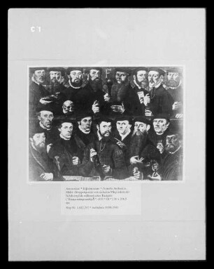 Gruppenporträt von siebzehn Mitgliedern der Schützengilde während eines Banketts ("Braspenningmaaltijd)
