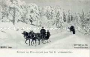 Das norwegische Königspaar im Pferdeschlitten