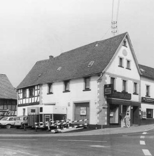 Hadamar, Kirchgasse (Niederzeuzheim) 1a, Kirchgasse (Niederzeuzheim) 2, Kapellenstraße 1