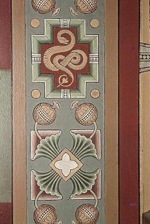 Ornamentale Malerei in einer Fensterlaibung der Ostwand mit Schlange