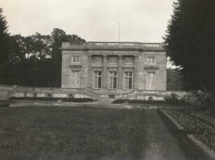 Versailles. Park von Schloß Versailles. Petit Trianon (1764-1768; J.-A. Gabriel), Frontansicht