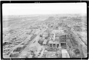 Me Gesamt, Rundblick von Bau Me 245 Dampfkesselhaus und elektrische Zentrale, Fi, Me 45 Kompressorenbau, Me 110 Lager für Baumaterialien und Baumaschinen, Me 148 Kühlwerk, Me 216 Elektrowerkstatt, Me 238 Laboratorium, Me 246 Kompressorenbau, Me 334 Kohlenoxyd-Reinigung, Me 337 Lindeanlage, Me 515 Gasbehälter