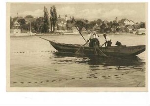 Nonnenhorn am Bodensee, im Vordergrund ein Fischerboot auf dem Bodensee