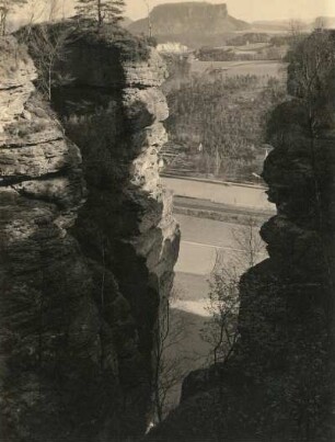 Elbsandsteingebirge. Basteigebiet. Kroatengrund. Blick zum Lilienstein