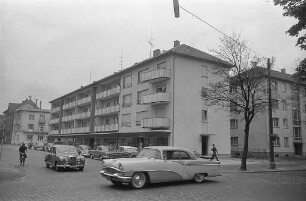 Baufertigstellung eines Wohnblocks der Sparkassen-Wohnbau Baden-Pfalz GmbH an der Kreuzung Reinhold-Frank/Sophienstraße (Sophienstraße 66 - 70).