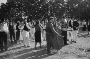 Reisefotos Rumänien. Volkstanzgruppe und Straßenmusikanten