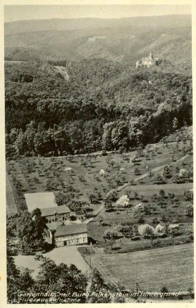 Ansichtskarte: Gartenhaus mit Burg Falkenstein im Hintergrund