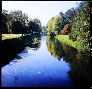 Donaueschingen: die junge Donau im Schlosspark, von der Brücke