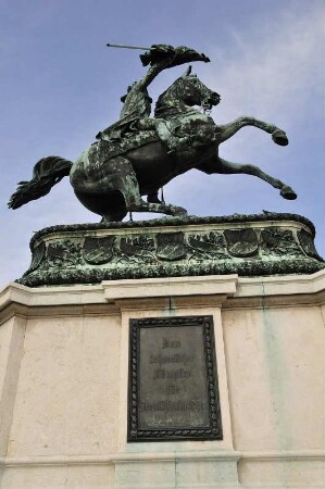 Reiterdenkmal : Blick auf das Reiterdenkmal für Erzherzog Karl am Winer Heldenplatz