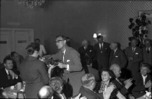 9. Tagung 1959 Physiker; Maikäferrede: Frau Heisenberg und Graf Lennart Bernadotte