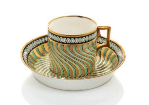Zylindrische Tasse mit Untertasse