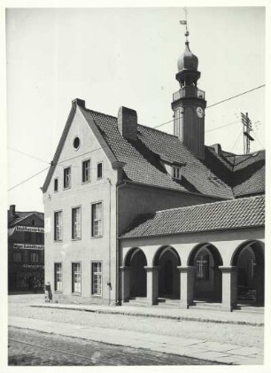 Allenstein/ Ostpreußen. Ansicht des. in der zweiten Häfte des 14. Jh. errichteten, alten Rathauses am Markt