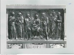 Altaraufsatz mit Madonna und Heiligen