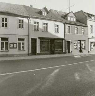 Wohnhäuser mit Läden : Beeskow (Landkreis Oder-Spree), Berliner Straße 9/8. Wohnhäuser mit Läden. Straßenansicht