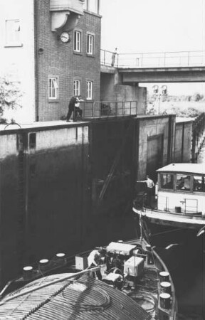 Bau der Schleuse Landesbergen/Weser