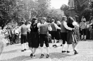Freiburg: Rathausplatz; Tanz, Trachtengruppe aus dem Hotzenwald
