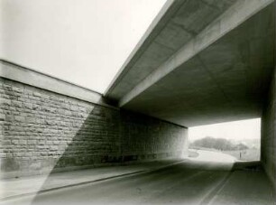 Autobahnüberführung, ohne Datum