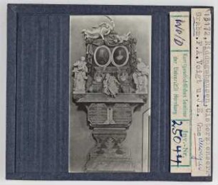 Riddagshausen, Zisterzienserkirche: Grabmal F. A. Voigt und J. el Gue (Stoedtner-Nr. 13.172)