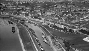 Dresden-Pieschen. Stadtteilansicht mit Winterhafen. Luftbild-Schrägaufnahme von Süden