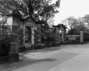 Dresden-Altstadt, Stübelallee 2. Botanischer Garten der Technischen Universität Dresden, Toranlage