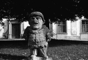 Munzingen: Zwerge im Schlosshof