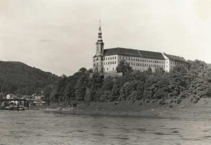 Tetschen (heute Decín). Stadtteilansicht mit Schloß. Südwestansicht vom linken Elbufer