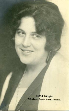 Porträt Sigrid Onegin : Porträt Sigrid Onegin (1889-1943; Sängerin, Alt). Fotografie (Weltpostkarte) von Bruno Wiehr anläßlich ihrer Gastrolle als Carmen an der Königlichen Hofoper Dresden, wohl Neueinstudierung 1915