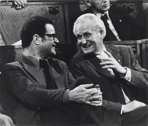 Konrad Wolf und Günter Mittag : Eröffnungsfeier der Akademie der Künste der DDR im Langenbeck-Virchow-Haus anlässlich der Einweihung des neuen Gebäudes