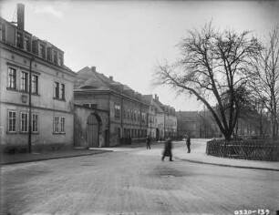 Dresden-Löbtau. Dorfplatz mit zweigeschossiger, meist traufständiger Bebauung