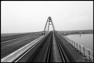 Fehmarnsund: Fehmarnsundbrücke, aus dem Fenster des Aussichtswagen