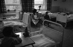 Einstellung einer Kindergärtnerin in der Kinderchirurgie der Städtischen Krankenanstalten
