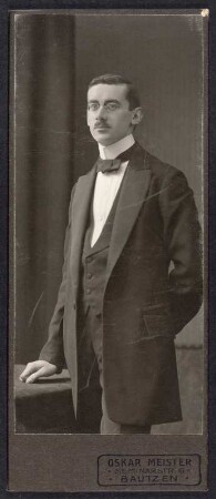 Porträt eines Mannes, aufgenommen im Fotoatelier Oscar Meister, Bautzen, Seminarstraße 6
