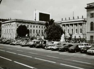 Berlin, Unter den Linden. Humboldt-Universität (1748-1753, J. Boumann d. Ä.; 1913-1919, L. Hoffmann)