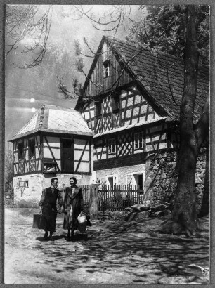 Vorm Egerländer Bauernhaus in Höfen bei Elbogen