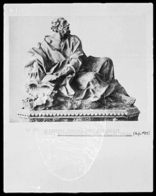 Sitzender Apostel oder Evangelist