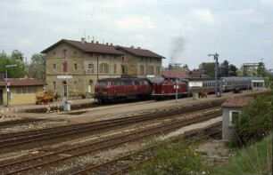 Schwäbisch Hall Hessental Lok 212 092 N7752 SHA-HN Lok 215 132 E3582 Bahnsteig Empfangsgebäude