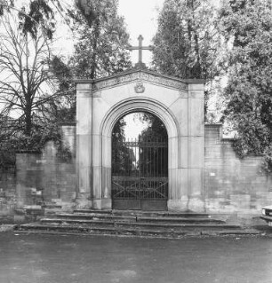 Friedhof (Friedhofsanlage); Büdingen, Hinter der Ziegelhütte